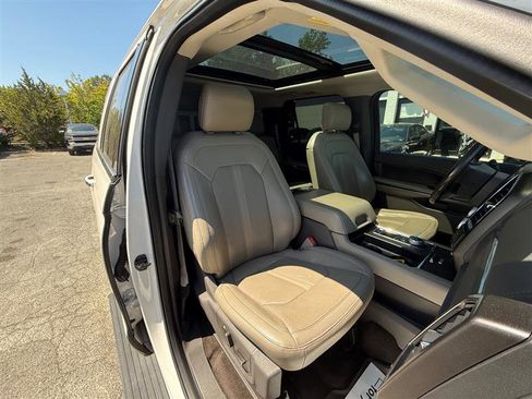 Used 2018 Ford Expedition Limited w/ Equipment Group 301A RWD image 37