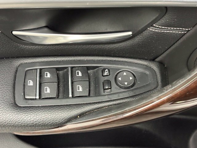 Used 2017 BMW 330i xDrive Sedan AWD/4WD image 14