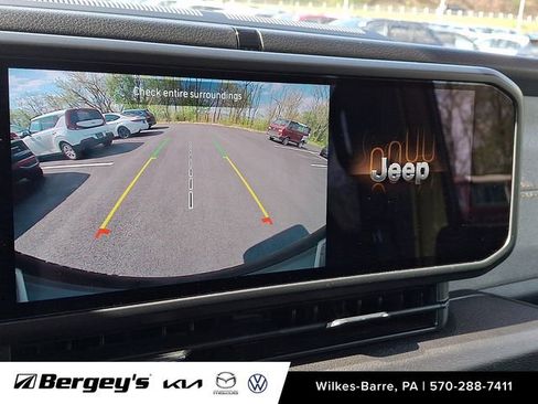 Used 2024 Jeep Wrangler Unlimited w/ Convenience Group AWD/4WD image 20