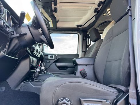 Used 2023 Jeep Wrangler Willys AWD/4WD image 14