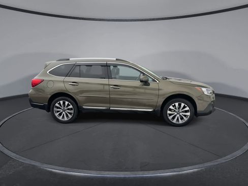 Used 2018 Subaru Outback 2.5i Touring image 9