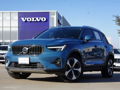 Certified 2025 Volvo XC40 B5 Plus image 1
