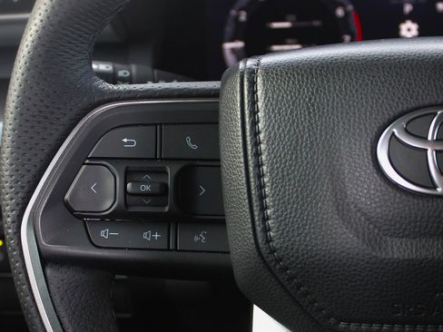 Used 2025 Toyota Tacoma SR5 image 21