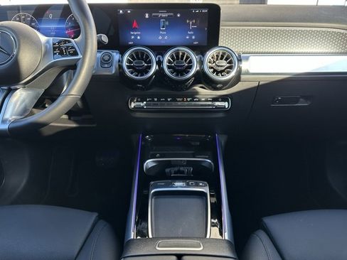 Used 2025 Mercedes-Benz GLB 250 4MATIC image 14