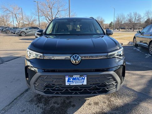 New 2025 Volkswagen Taos SE image 8