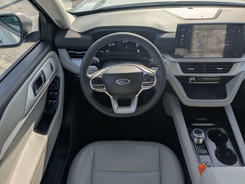 Used 2025 Ford Explorer Active w/ Active Comfort Package RWD image 15