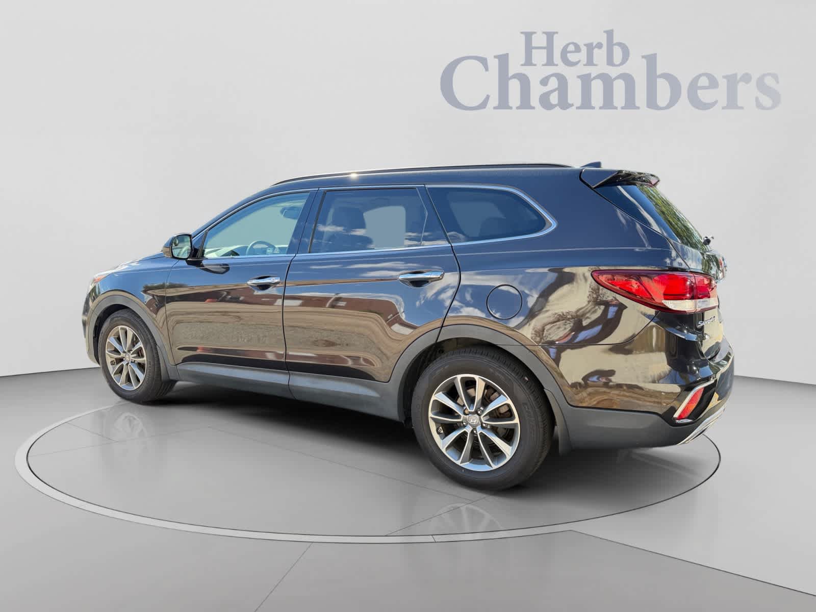 Used 2017 Hyundai Santa Fe SE w/ Cargo Package AWD/4WD image 3