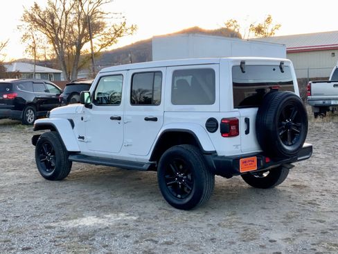 Used 2021 Jeep Wrangler Unlimited Sahara image 3