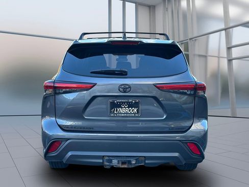 Used 2022 Toyota Highlander LE image 7