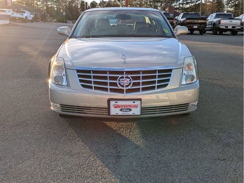 Used 2008 Cadillac DTS image 3