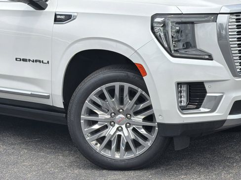 Used 2023 GMC Yukon Denali w/ Denali Reserve Package AWD/4WD image 3