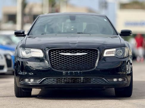 Used 2018 Chrysler 300 S w/ 300S Premium Group image 5