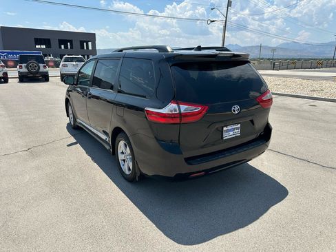 Used 2018 Toyota Sienna LE w/ Protection Package FWD image 5