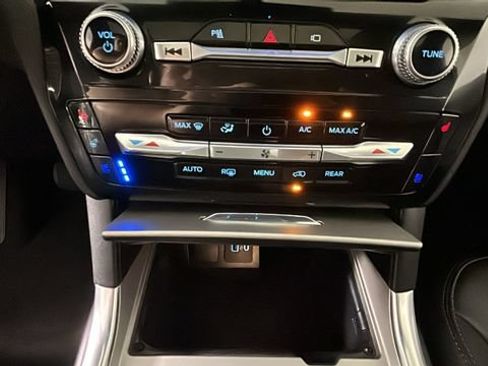 Used 2023 Ford Explorer Limited AWD/4WD image 22