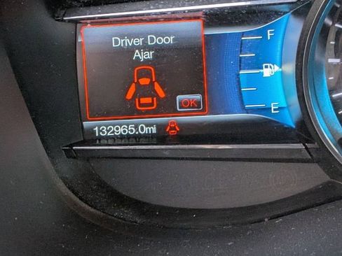 Used 2017 Ford Explorer Limited image 19