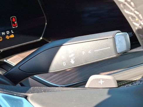 New 2026 Chevrolet Suburban Premier image 7