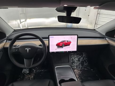 Used 2023 Tesla Model Y Long Range image 18