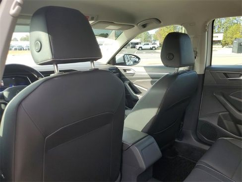 Certified 2023 Volkswagen Jetta SE image 12