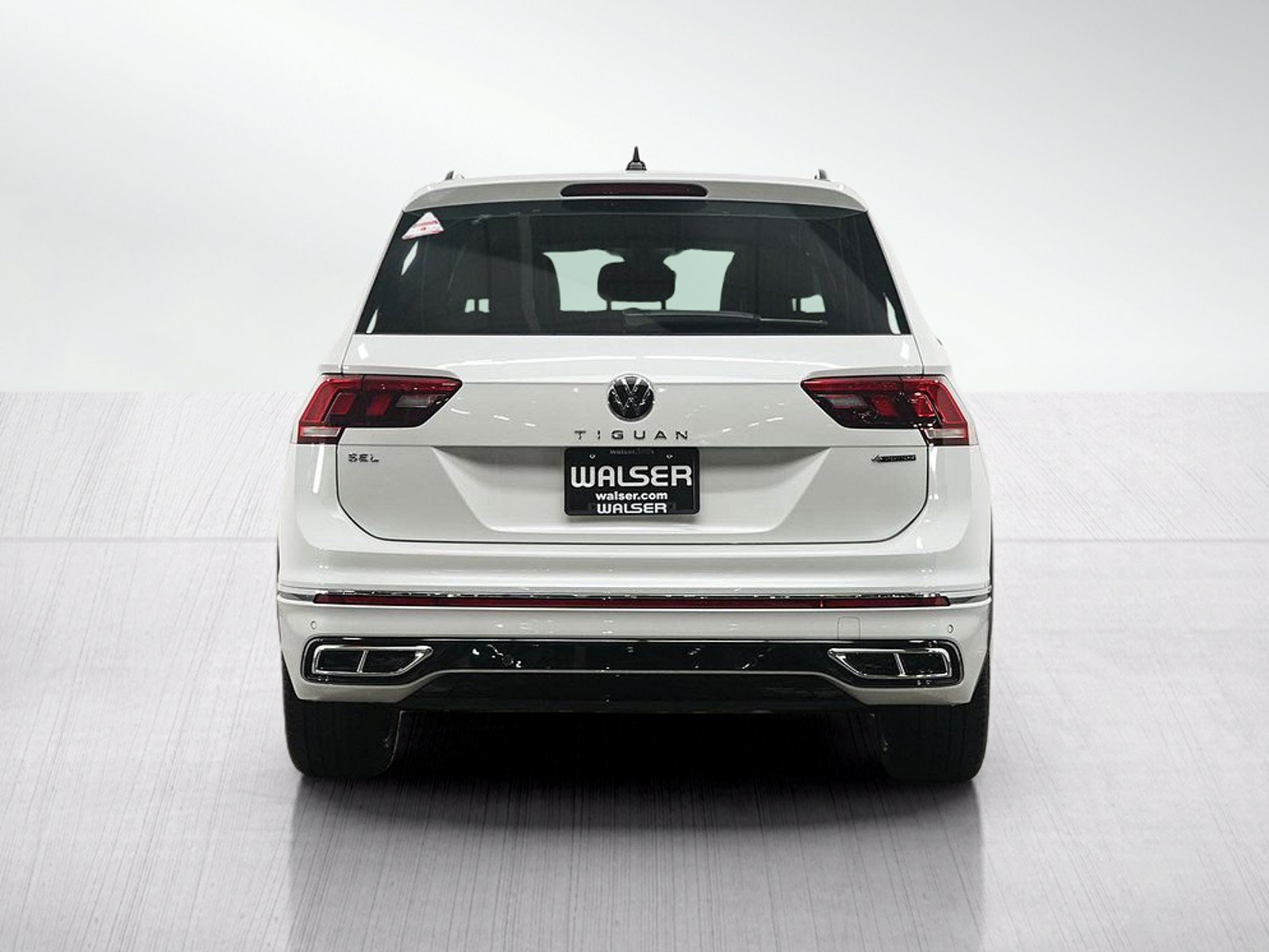 Used 2024 Volkswagen Tiguan SEL R-Line AWD/4WD image 4