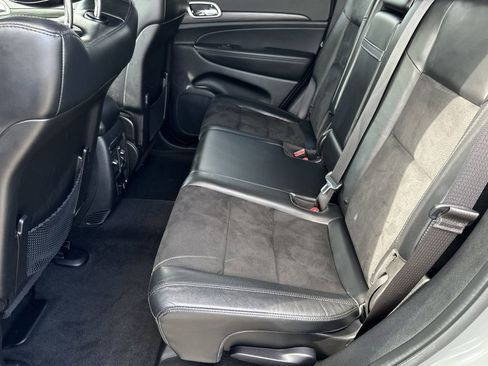 Certified 2022 Jeep Grand Cherokee Laredo X image 15