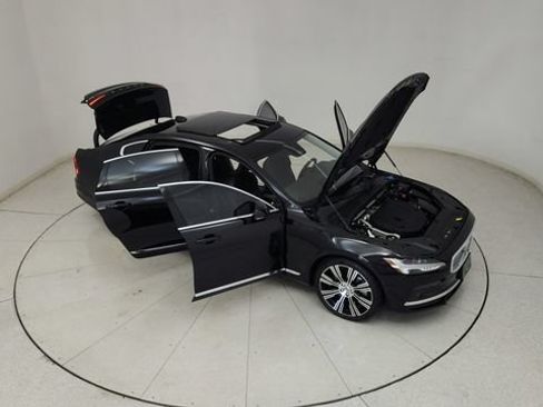 Used 2023 Volvo S90 B6 Plus AWD/4WD image 29