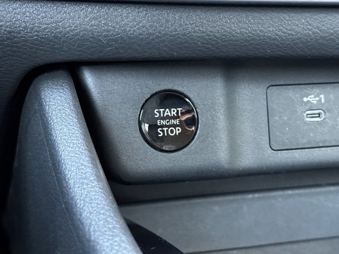 Used 2025 Nissan Rogue SV FWD image 32