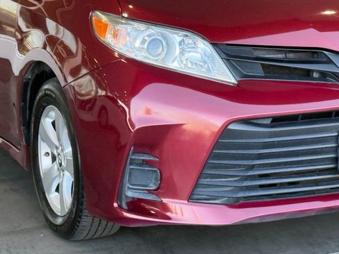 Used 2018 Toyota Sienna L image 8