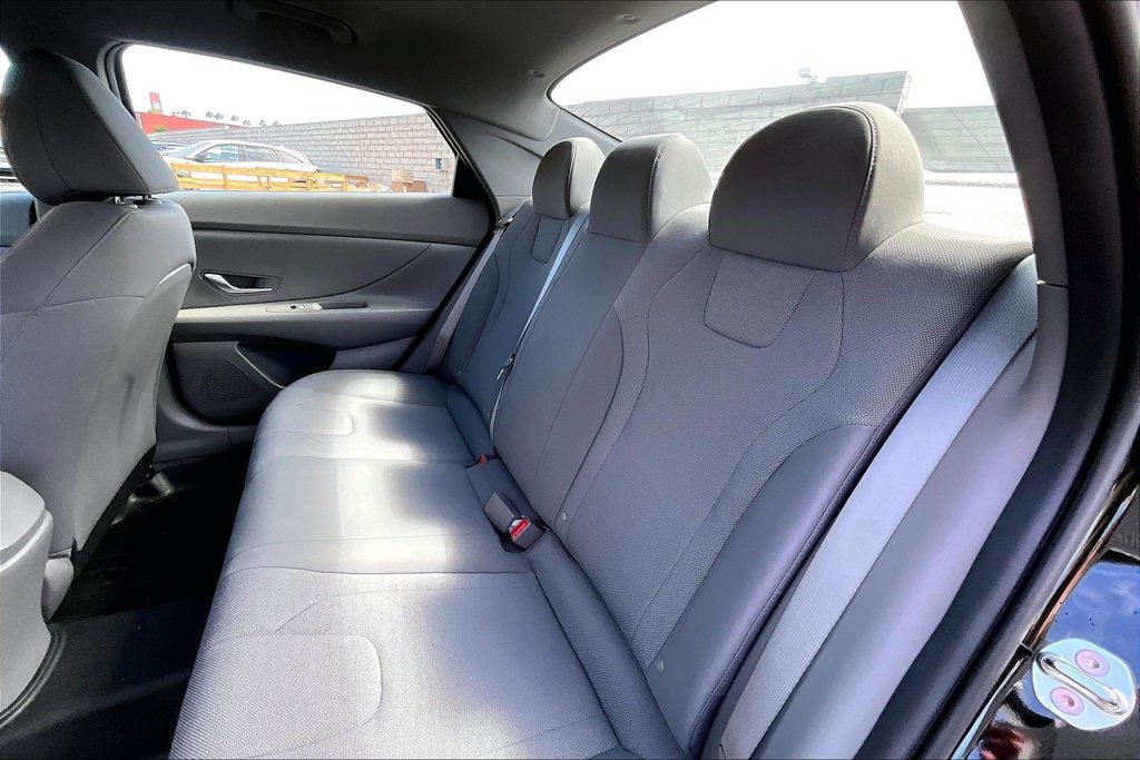 Certified 2023 Hyundai Elantra SE FWD image 15