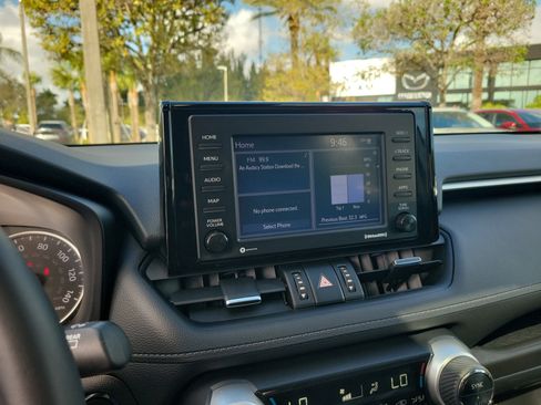 Used 2022 Toyota RAV4 XLE Premium image 21