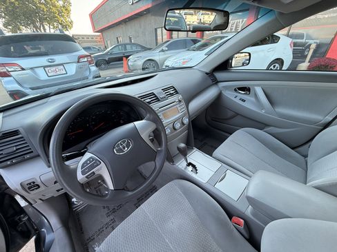 Used 2011 Toyota Camry image 6