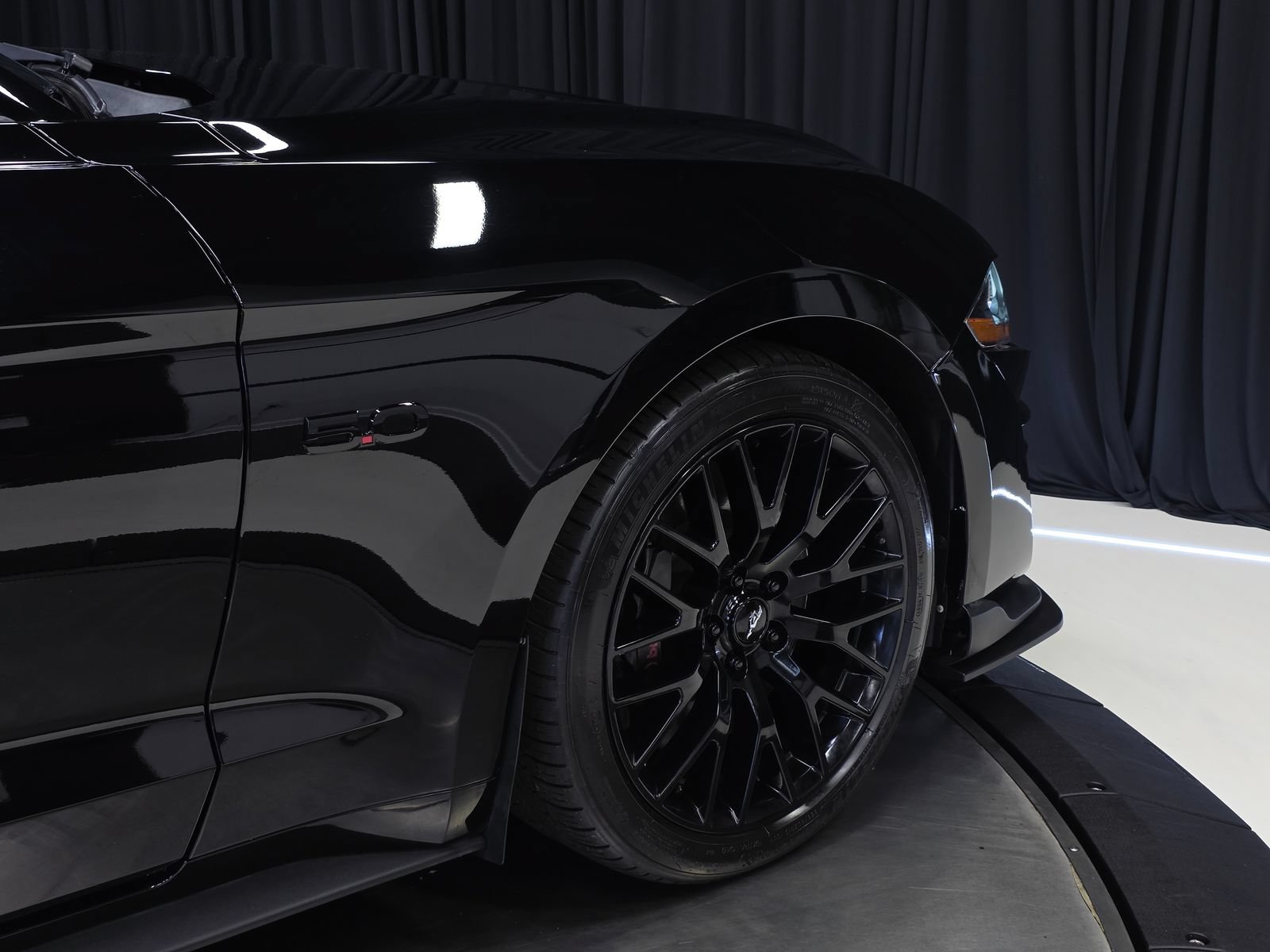 Used 2018 Ford Mustang GT Premium w/ GT Performance Package RWD image 43
