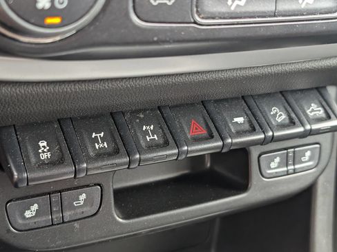 Used 2022 Chevrolet Colorado ZR2 w/ ZR2 Midnight Special Edition AWD/4WD image 22