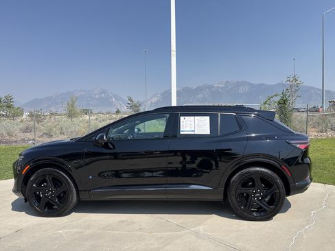 Used 2025 Chevrolet Equinox EV RS AWD/4WD image 2