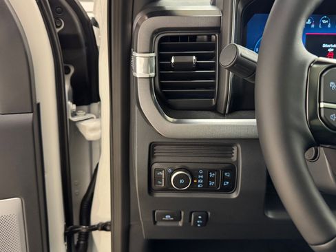 New 2026 Ford F250 Platinum w/ FX4 Off-Road Package image 39