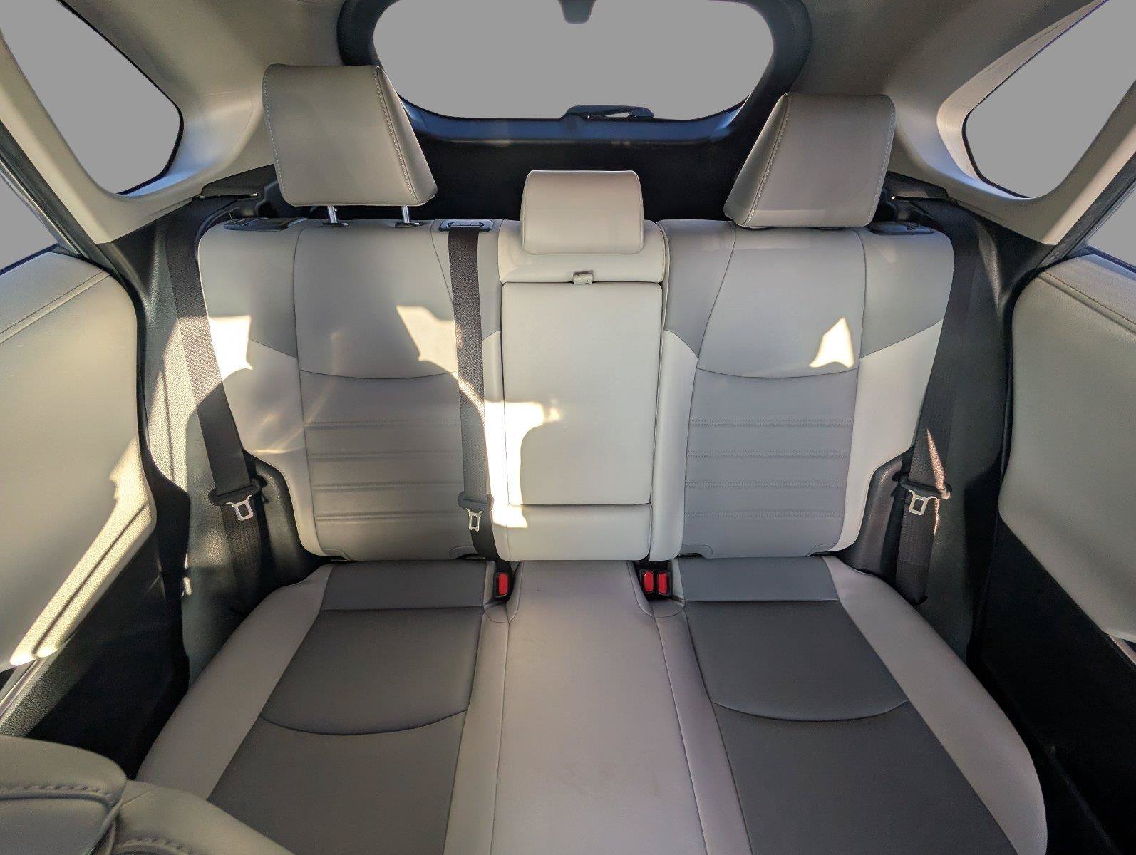Used 2020 Toyota RAV4 Limited FWD image 31
