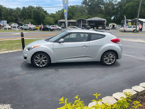 Used 2016 Hyundai Veloster FWD image 31