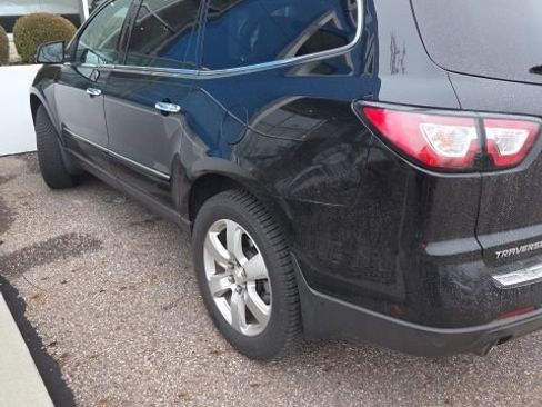 Used 2017 Chevrolet Traverse Premier FWD image 2
