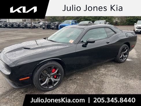 Used 2020 Dodge Challenger SXT w/ Plus Package image 1