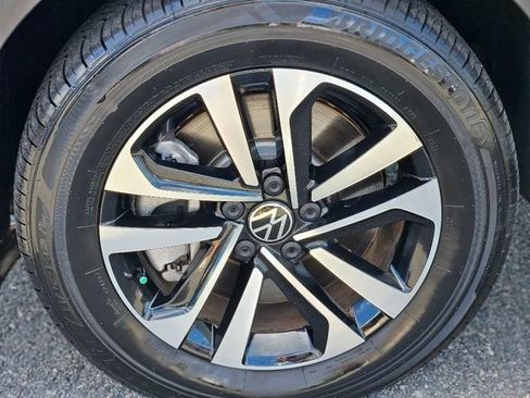 Used 2024 Volkswagen Tiguan S image 10