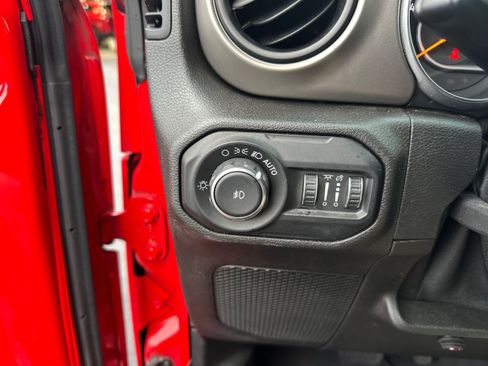 Used 2018 Jeep Wrangler Unlimited Sport S AWD/4WD image 18
