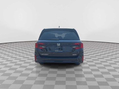New 2026 Honda Odyssey Touring image 7