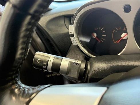 Used 2004 Nissan 350Z Touring RWD image 17