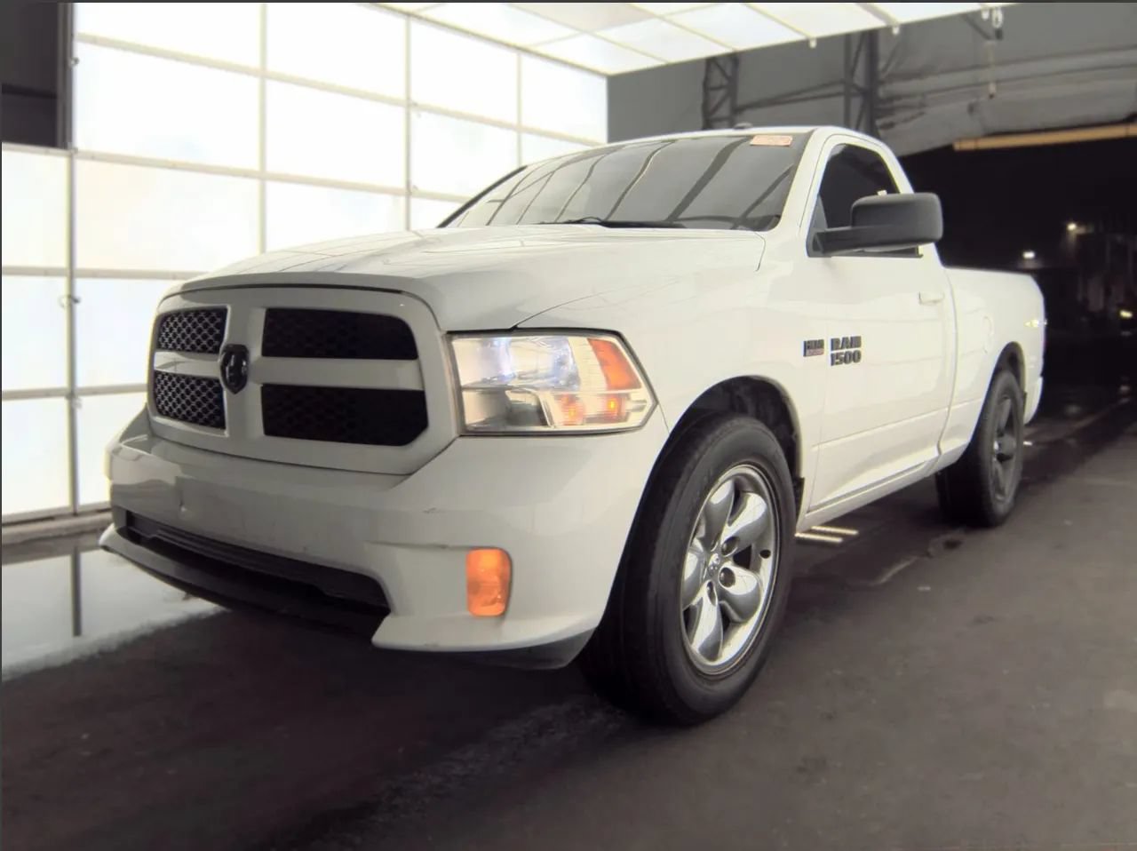 Used 2015 RAM 1500 Express RWD image 1