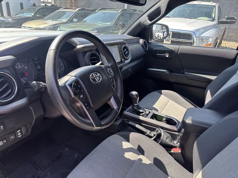 Used 2022 Toyota Tacoma TRD Sport AWD/4WD image 45
