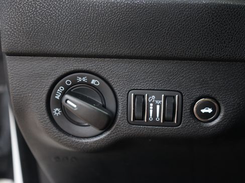 Used 2020 Dodge Charger SXT RWD image 20