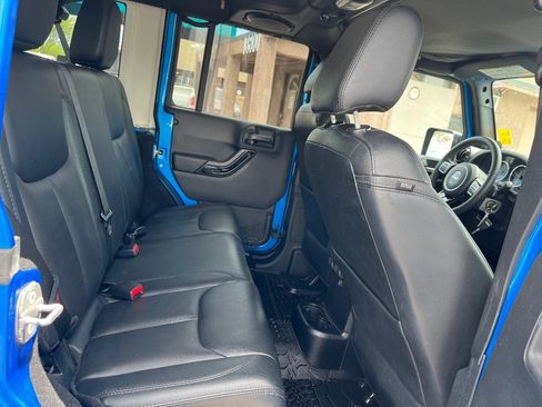 Used 2014 Jeep Wrangler Unlimited Sahara AWD/4WD image 15