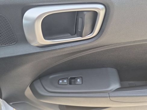 Used 2025 Hyundai Venue SEL FWD image 33