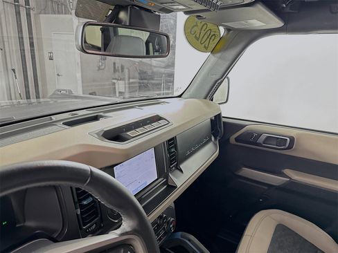 Used 2023 Ford Bronco Wildtrak image 6