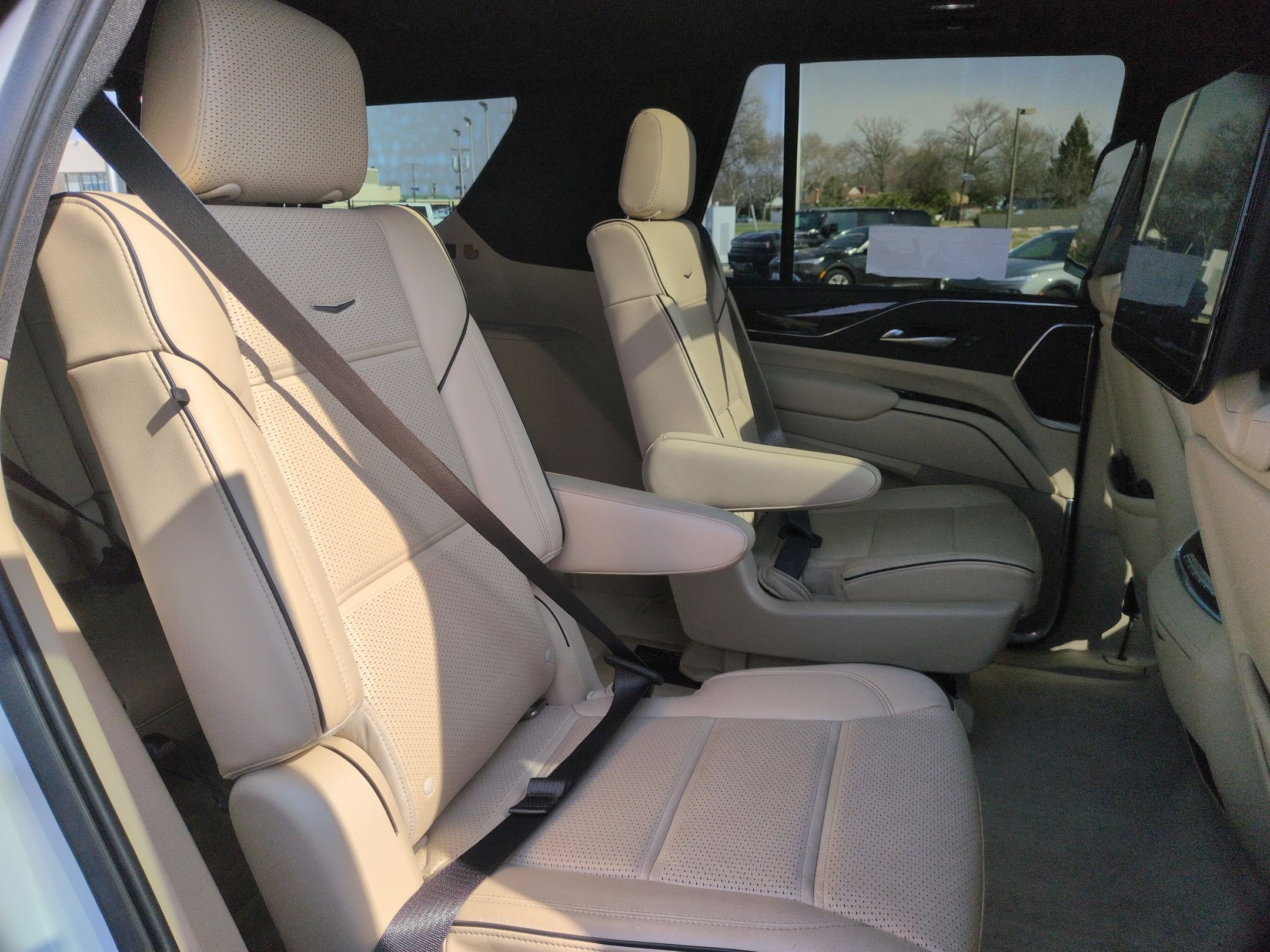 Certified 2021 Cadillac Escalade Premium Luxury AWD/4WD image 28