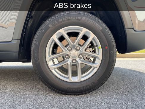 New 2025 Jeep Grand Cherokee Laredo X w/ Luxury Tech Group I image 9